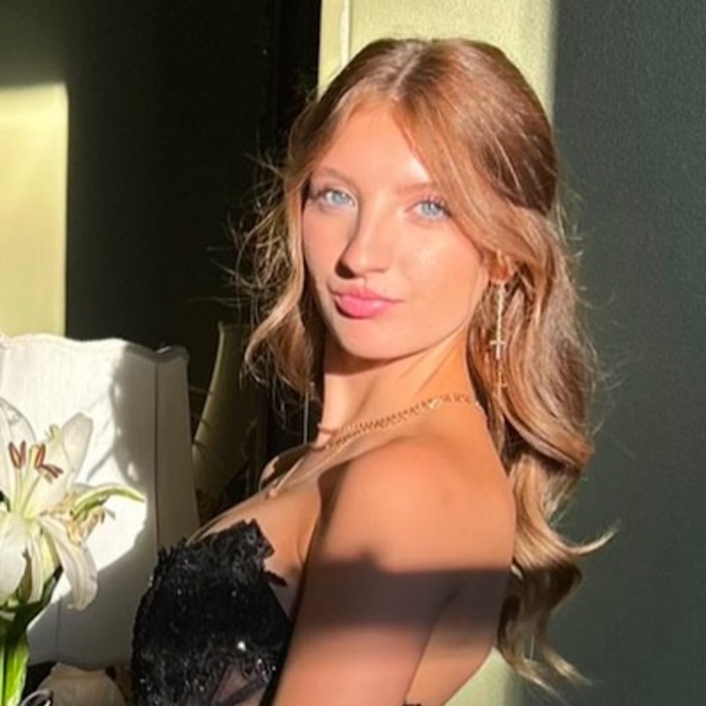 Meet your Posher, Alexis